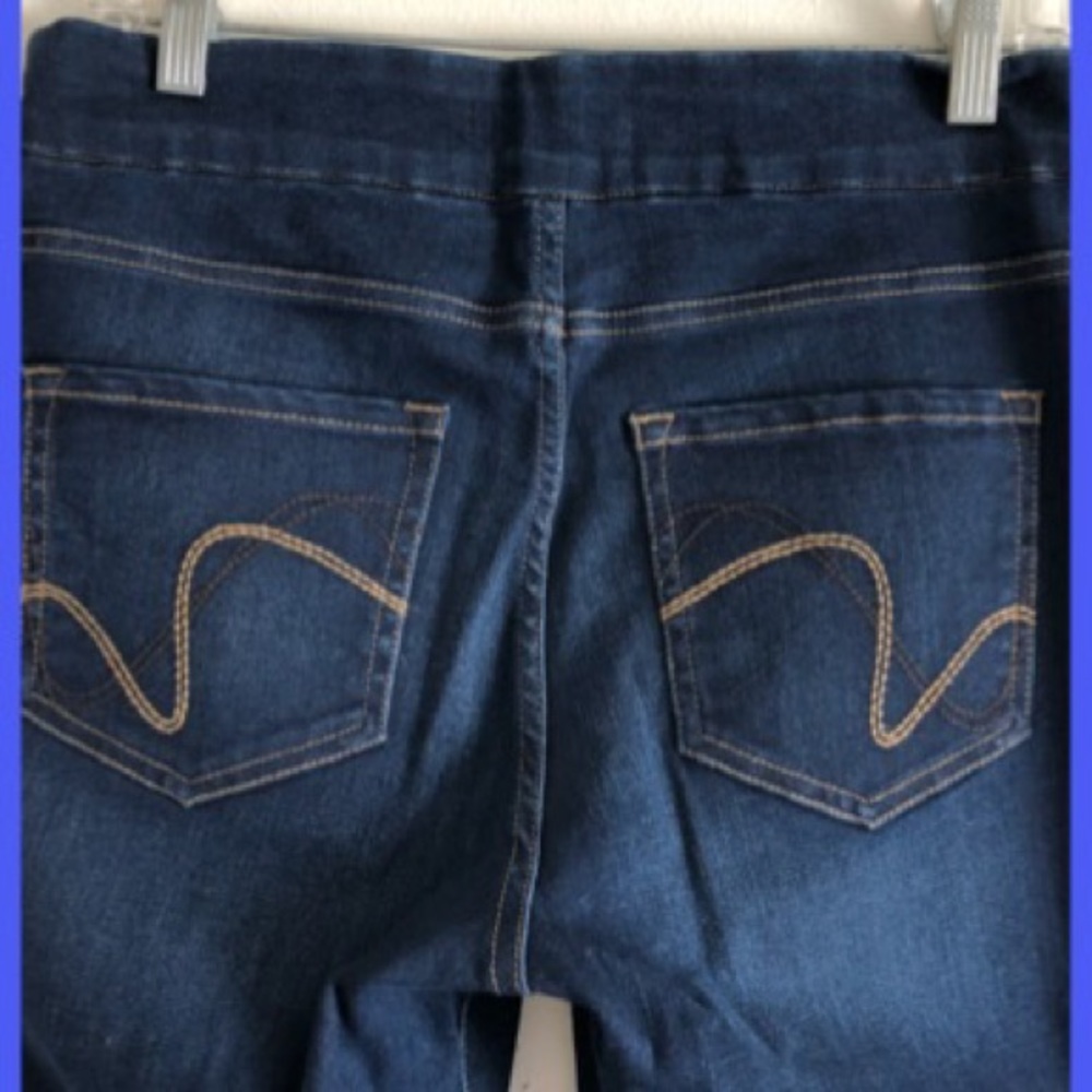 Women’s Mid Rise Jeans “Price Drop” - Picture 3 of 4